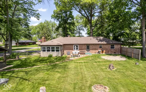 4865 W Oak DR, New Palestine, IN 46163