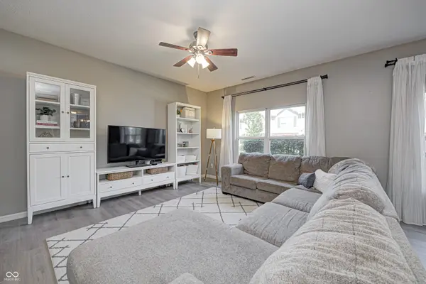 13226 Komatite WAY #800, Fishers, IN 46038