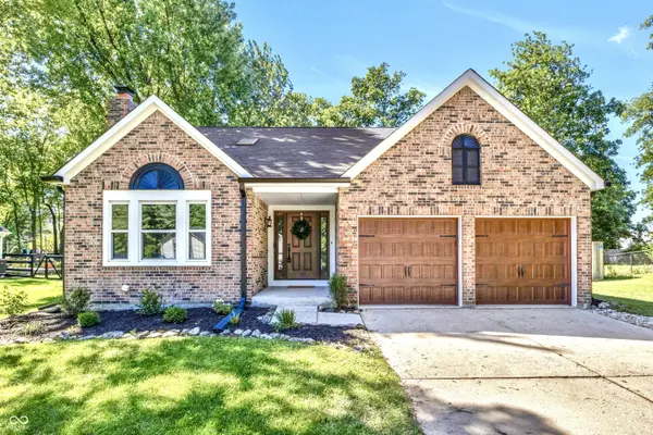 1019 Farmview LN, Carmel, IN 46032