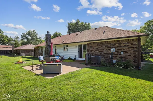 644 Ashbourne LN, Greenwood, IN 46142