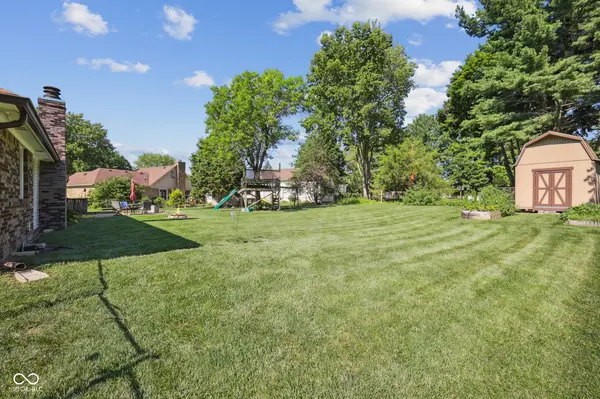 644 Ashbourne LN, Greenwood, IN 46142