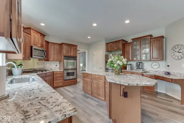 784 Silverleaf DR, Greenwood, IN 46143
