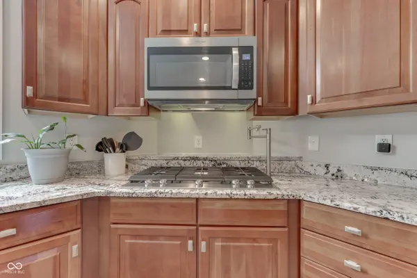 784 Silverleaf DR, Greenwood, IN 46143