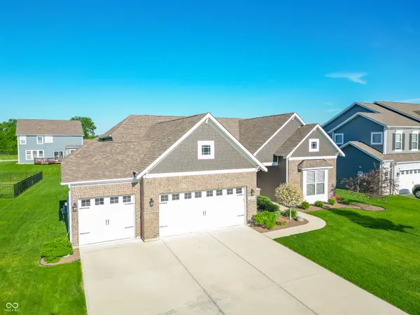 4270 Fox Hunt DR, Bargersville, IN 46106
