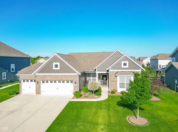 4270 Fox Hunt DR, Bargersville, IN 46106
