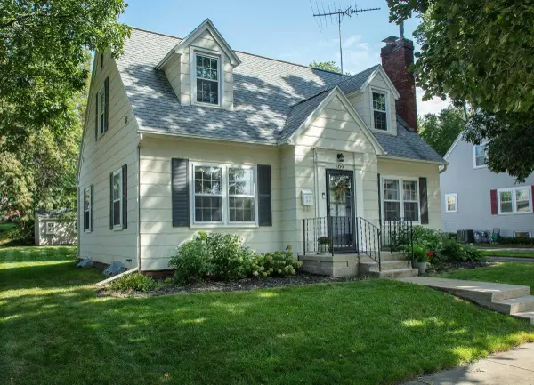 609 NE 1st Ave, Waverly, IA 50677