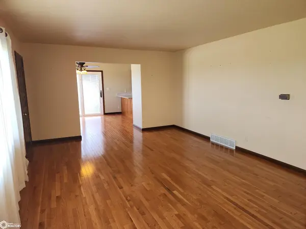 2304 Highway E64, Tama, IA 52339