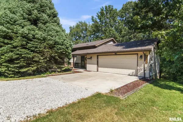 13824 LINN DR, Athens, IL 62613