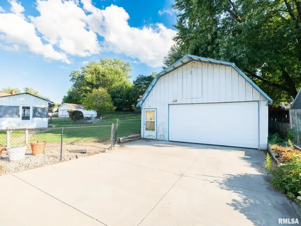 1904 COURT ST, Pekin, IL 61554