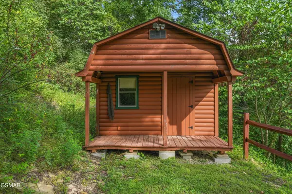 2064 Kerr Road, Sevierville, TN 37876