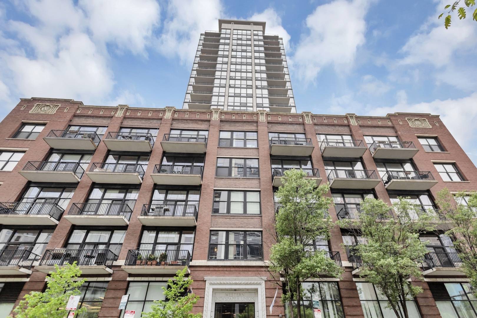 210 S Desplaines ST #1102, Chicago, IL 60661