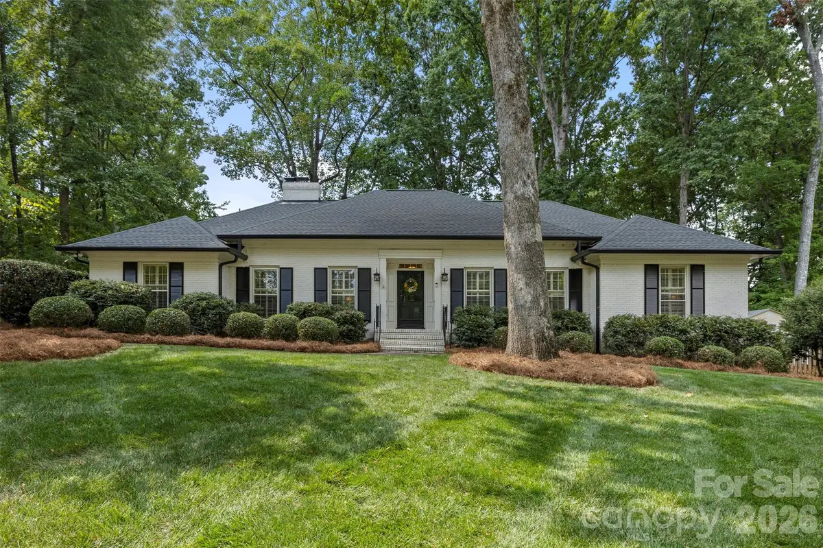 1009 Bearmore DR, Charlotte, NC 28211