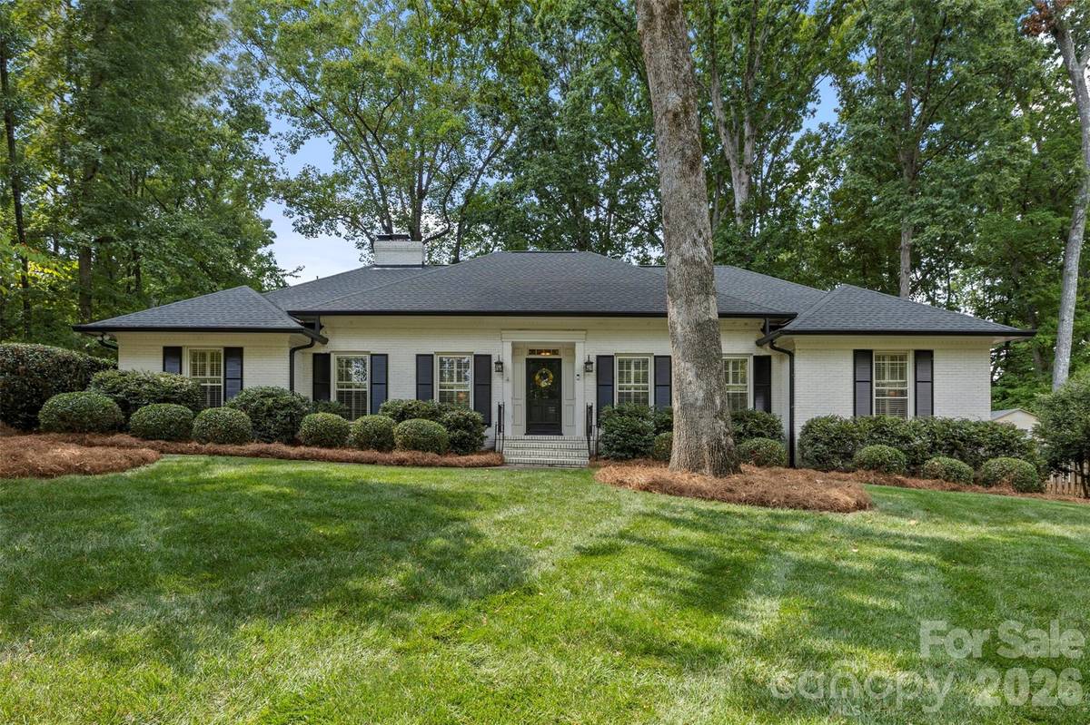 1009 Bearmore DR, Charlotte, NC 28211