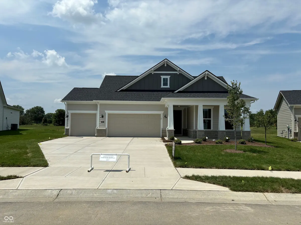 7350 Harbor Town DR, Whitestown, IN 46052