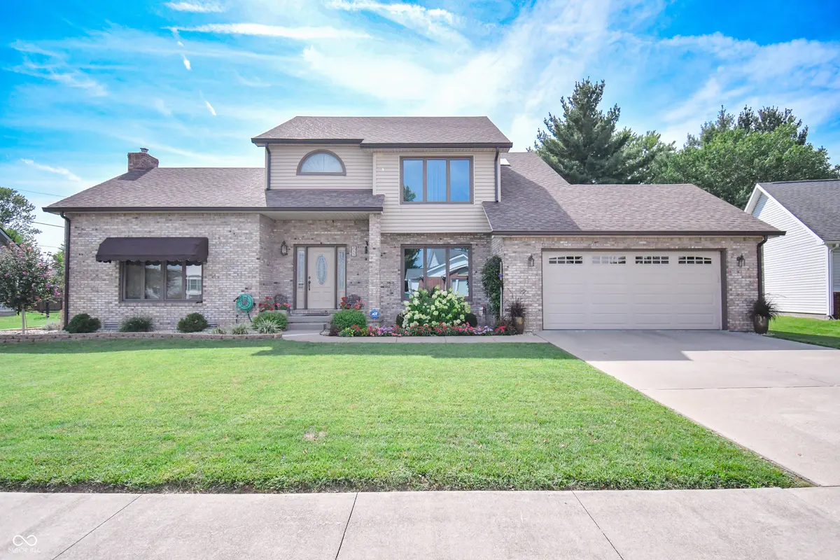 215 Deer Park CT, Seymour, IN 47274