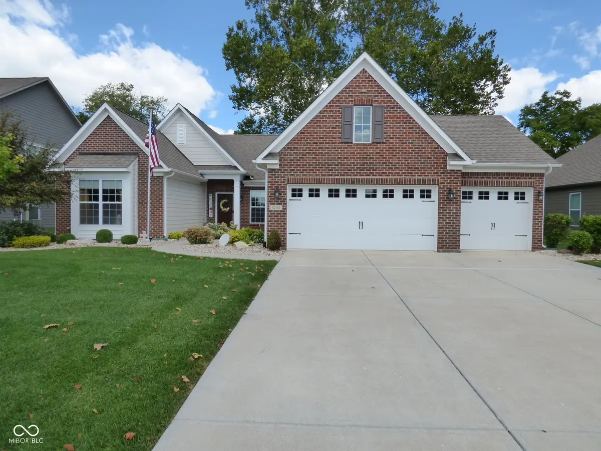 4244 Backstretch LN, Bargersville, IN 46106