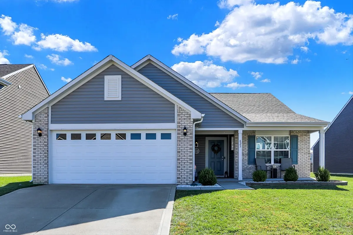 823 Coralberry LN, Greenwood, IN 46143
