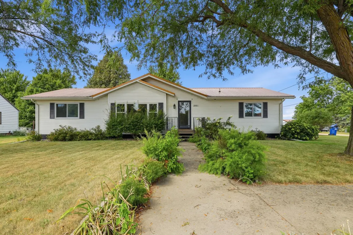 201 White ST S, Comfrey, MN 56019