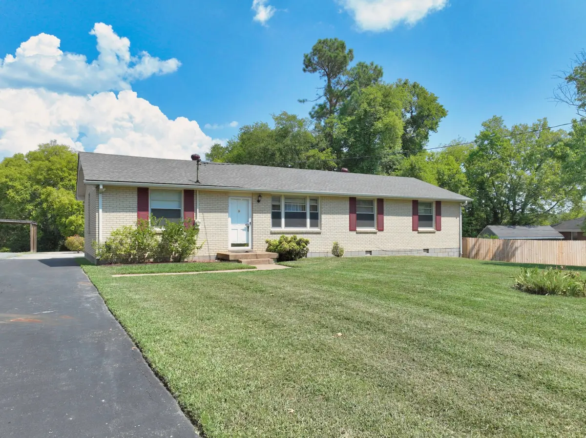 100 McBratney Dr, Hendersonville, TN 37075