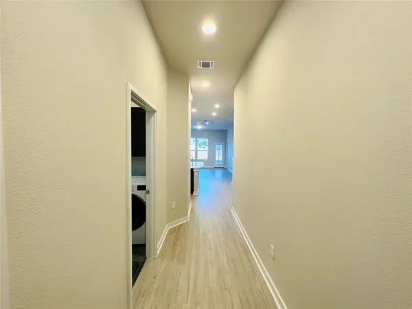 1304 Limelight LN, Pflugerville, TX 78660