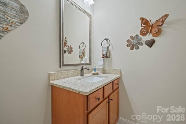 2205 Lincolnshire LN, Waxhaw, NC 28173