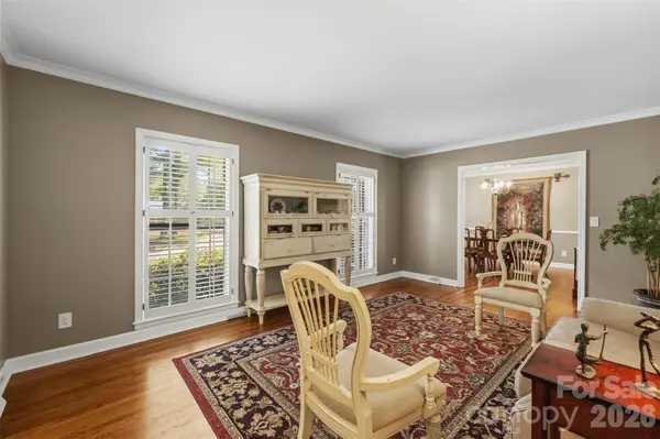 1009 Bearmore DR, Charlotte, NC 28211