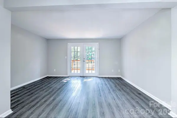 9604 Vinca CIR, Charlotte, NC 28213