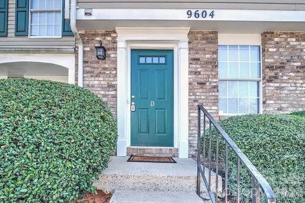 9604 Vinca CIR, Charlotte, NC 28213