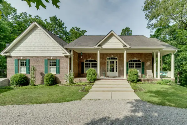 1098 Hill Top TRL, Nashville, IN 47448