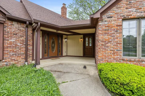 9114 Castle Knoll BLVD, Indianapolis, IN 46250