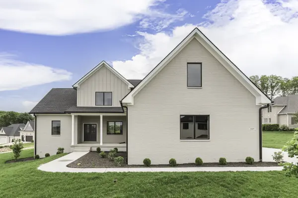 1837 Calvert Farms DR, Greenwood, IN 46143