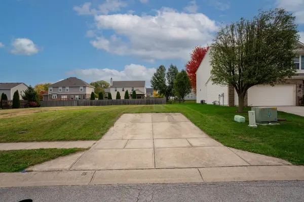 8355 Fieldfare WAY, Indianapolis, IN 46237