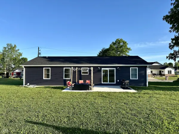 409 E Summit ST, Bainbridge, IN 46105