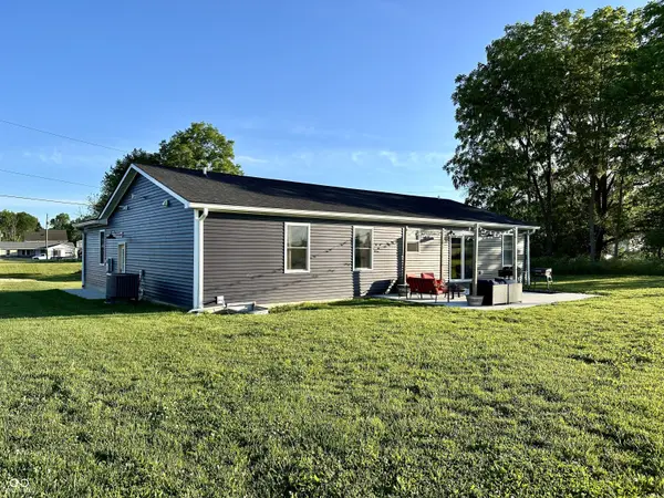 409 E Summit ST, Bainbridge, IN 46105