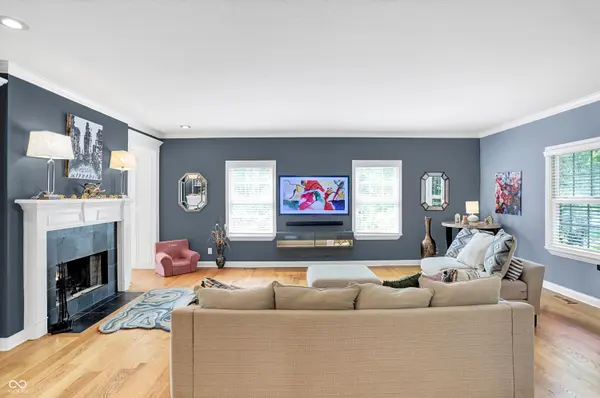 565 Isenhour Hills DR, Zionsville, IN 46077