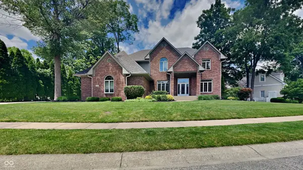 8826 Otter Cove CIR, Indianapolis, IN 46236