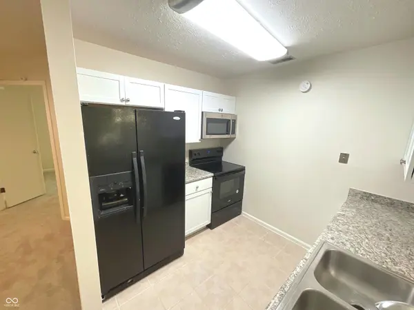 7846 Harbour Isle, Indianapolis, IN 46240