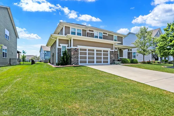 10638 Kensington LN, Fortville, IN 46040
