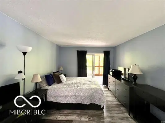 9742 S Harbour Pointe DR #33, Bloomington, IN 47401