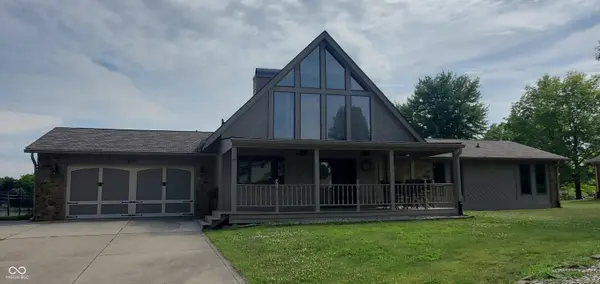 875 Padre LN, Greenwood, IN 46143