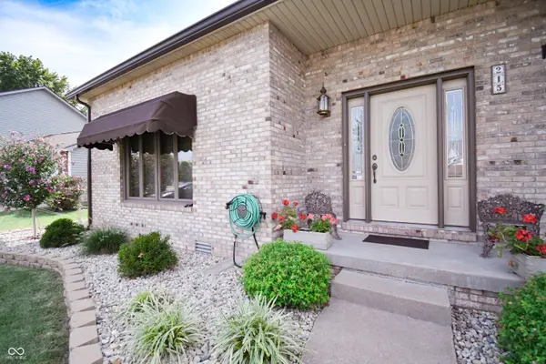 215 Deer Park CT, Seymour, IN 47274