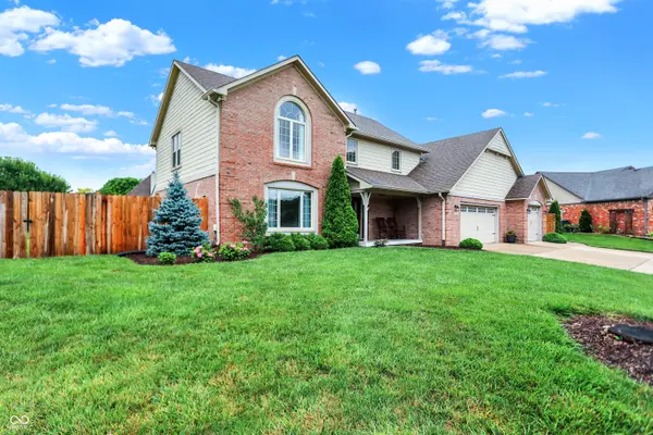 1028 Monticello CT W, Greenwood, IN 46142