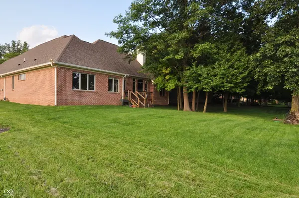 8821 Stonebriar DR, Indianapolis, IN 46259