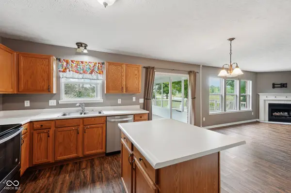 8562 Walden Trace DR, Indianapolis, IN 46278