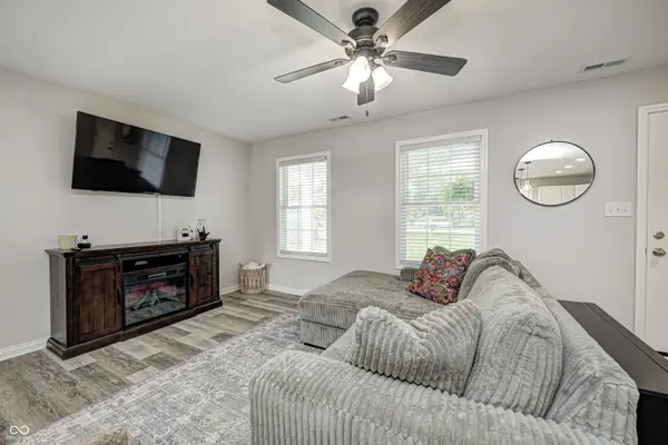 477 Jefferson Valley, Coatesville, IN 46121