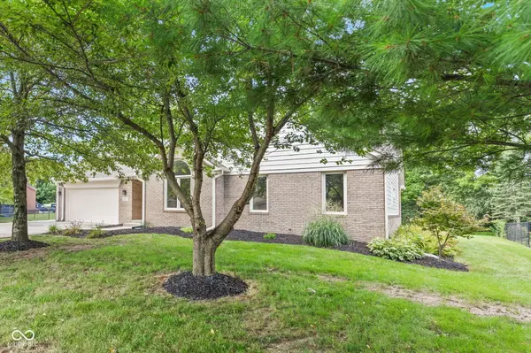 300 Innisbrooke AVE, Greenwood, IN 46142