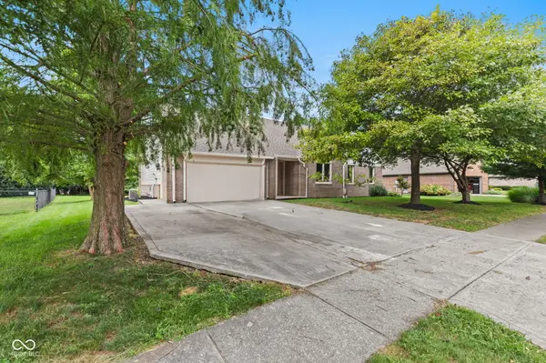 300 Innisbrooke AVE, Greenwood, IN 46142