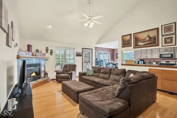 2187 Cameron CT, Columbus, IN 47203