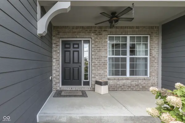 4182 Backstretch LN, Bargersville, IN 46106