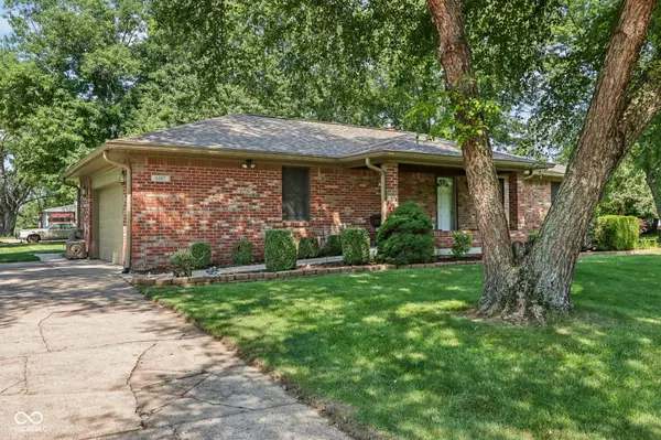 6307 W Hollyhock CT, New Palestine, IN 46163
